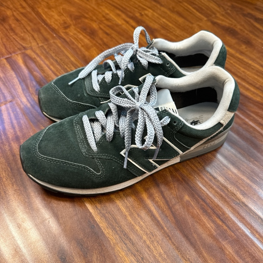 New Balance 996. Men's Forest Green Sneakers with White Accents